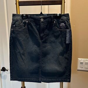 Bandolino Blue Denim Pencil Skirt with Tummy Panels. NWT Size 10